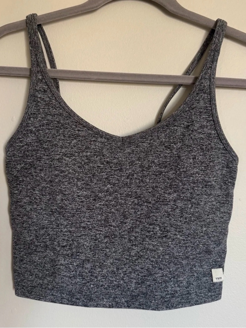 Vuori Halo Crop Tank Top Shirt Small Gray Grey Built in Shelf Bra 💎 EUC